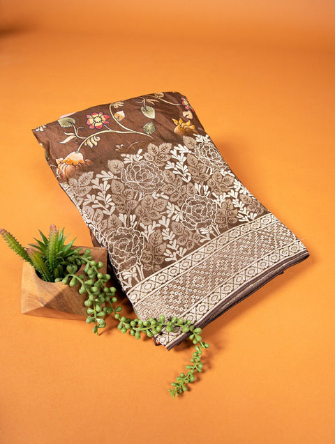 Brown Featuring a viscose saree with kalamkari print to be you’re a vision of unparalleled beauty