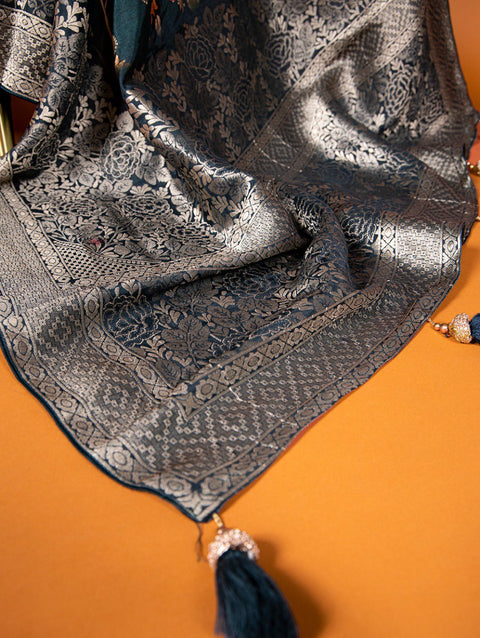 Gray Featuring a viscose saree with kalamkari print to be you’re a vision of unparalleled beauty