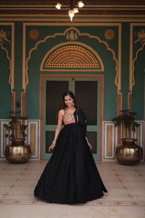 Elevate Your Festive Wardrobe With This Black Designer Outfit For Navaratri For woman