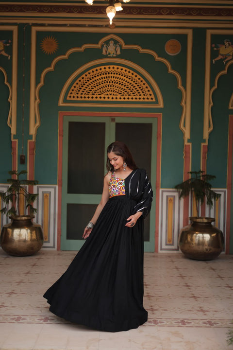 Elevate Your Festive Wardrobe With This Black Designer Outfit For Navaratri For woman