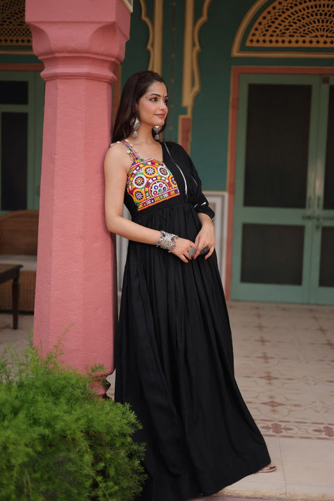 Elevate Your Festive Wardrobe With This Black Designer Outfit For Navaratri For woman