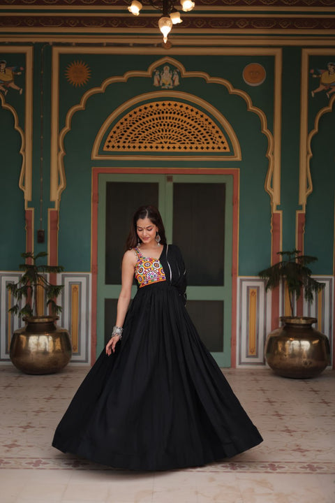 Elevate Your Festive Wardrobe With This Black Designer Outfit For Navaratri For woman