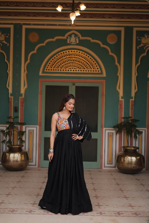 Elevate Your Festive Wardrobe With This Black Designer Outfit For Navaratri For woman