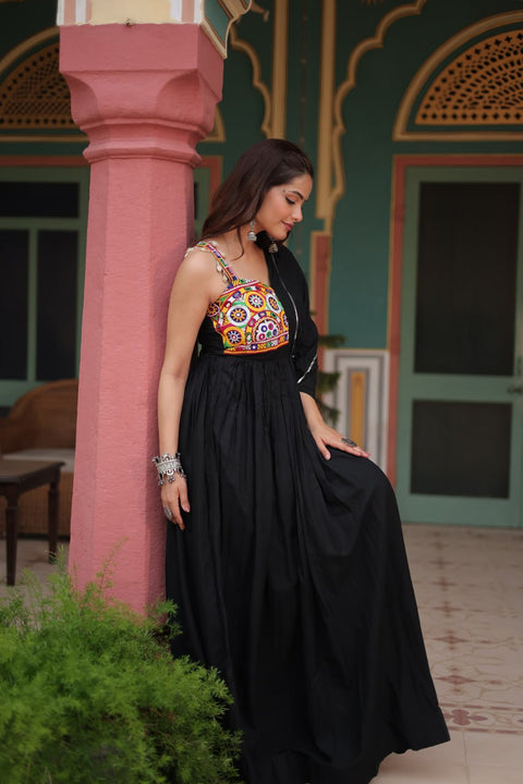 Elevate Your Festive Wardrobe With This Black Designer Outfit For Navaratri For woman