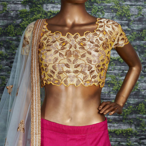 Pretty in pink, this lehenga is a grand choice to level up and shine this wedding season.